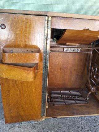 Mueble de madera para máquina de coser