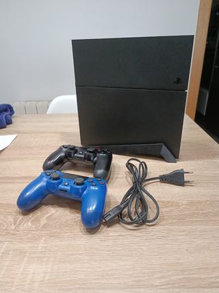 PS4 1TB + 2 Mandos (Negro y Azul) + soporte.