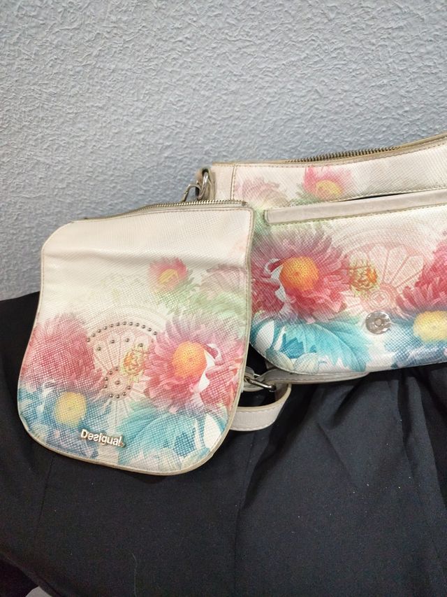 Bolso Desigual con 2 solapas intercambiables