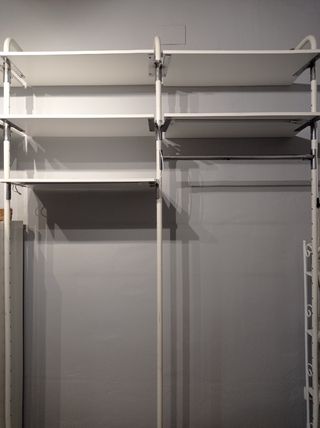 Estanterías modulares con luces LED