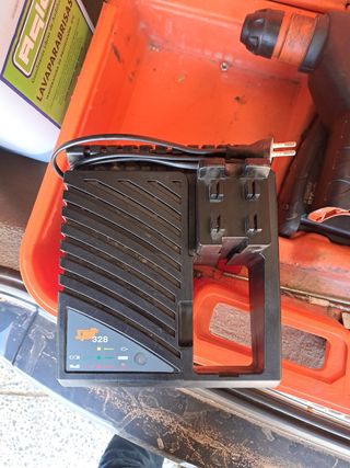 Taladro percutor marca spit modelo 328 a batería c