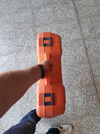 Taladro percutor marca spit modelo 328 a batería c