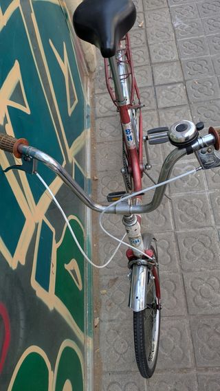 Bicicleta BH pequeña roja