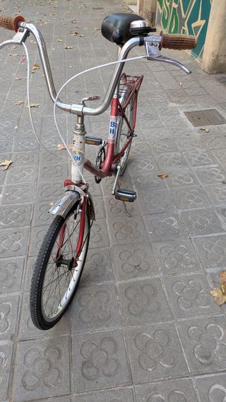 Bicicleta BH pequeña roja