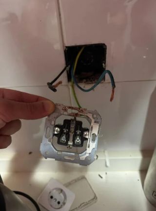 Electricista profesional y económico.