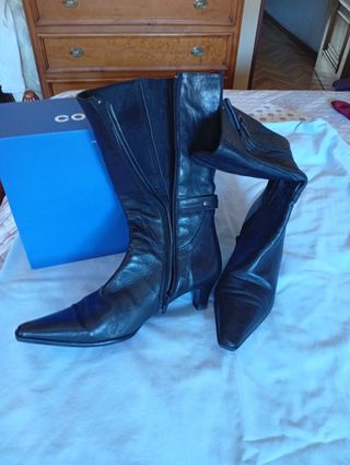 Botas de piel negras