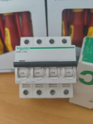 Interruptor Automático Schneider 32A