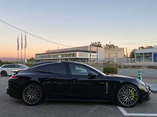 Porsche Panamera 4 E-Hybrid Platinum Edition 