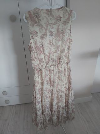 Vestido largo estampado beige y rosa, sin mangas