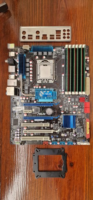 ASUS P6T SE + Xeon X5680 + 24GB RAM DDR3