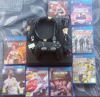 Consola PS4 Negra + 7 Videojuegos