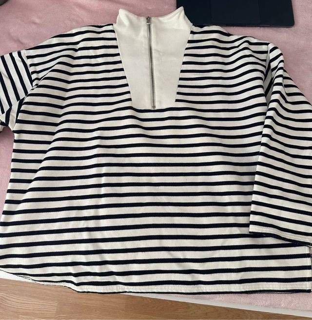 Sudadera de rayas con cremallera