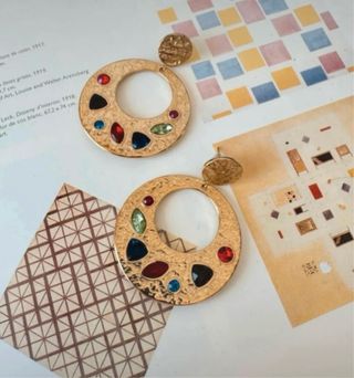 Pendientes vintage dorados con piedras