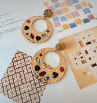 Pendientes vintage dorados con piedras