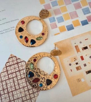 Pendientes vintage dorados con piedras