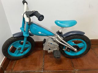 Bicicleta iniciación Imaginarum+caja pedales+casco