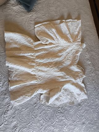 Blusa blanca con volantes talla L