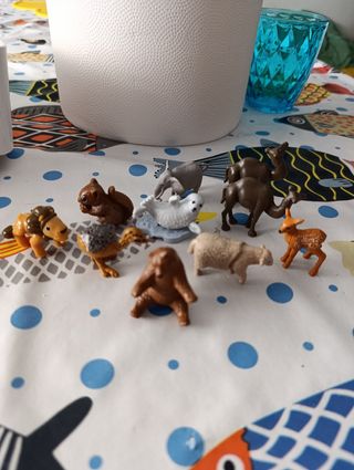 Muñecos Kinder Sorpresa de varias colecciones.