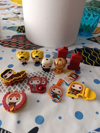 Muñecos Kinder Sorpresa de varias colecciones.