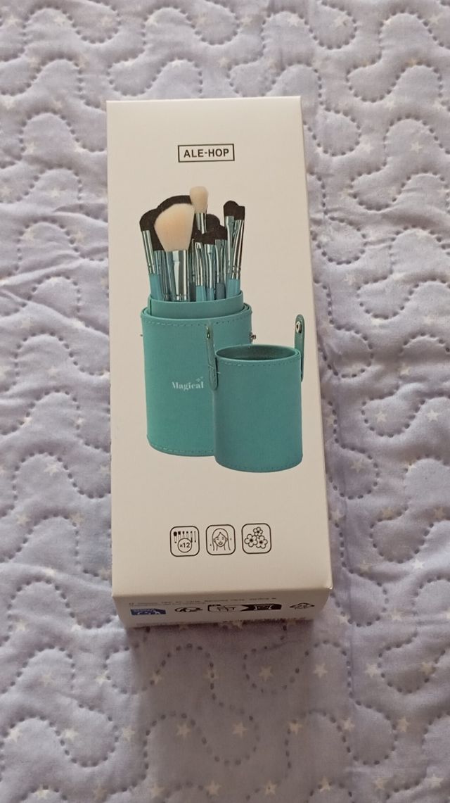 Juego 12 brochas maquillaje con estuche