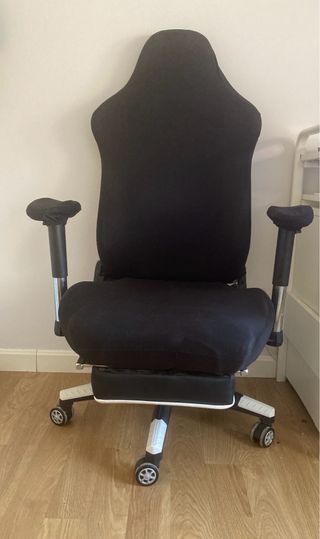 Silla gaming negra y blanca