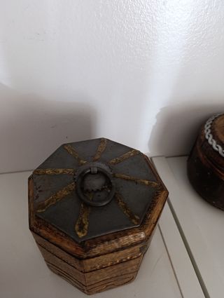 Cajas de madera y metal decoradas