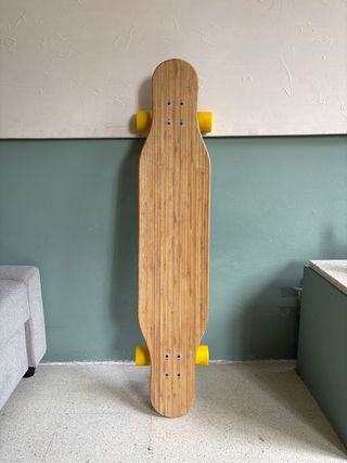 Longboard de bambú con ruedas amarillas BeXtreme