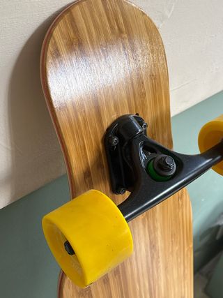 Longboard de bambú con ruedas amarillas BeXtreme