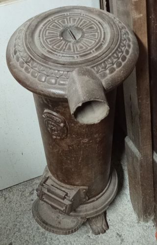 Antigua estufa de hierro fundido