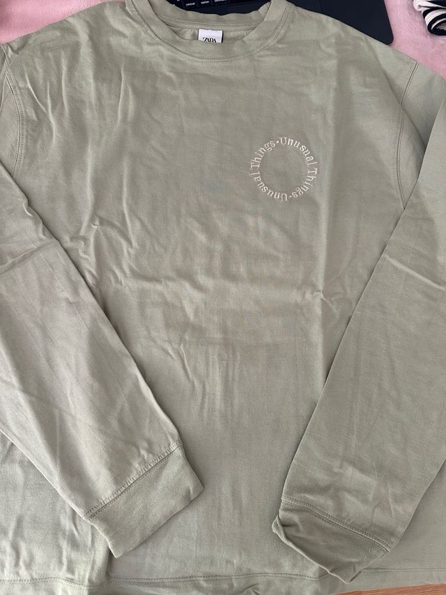 Camiseta Zara verde manga larga