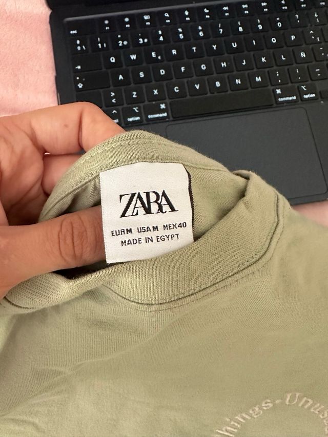 Camiseta Zara verde manga larga
