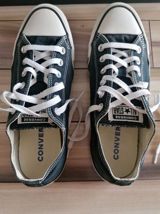 Zapatillas Converse Negras y Blancas