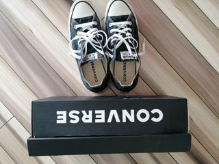 Zapatillas Converse Negras y Blancas