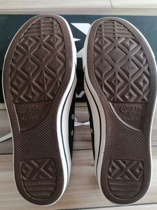 Zapatillas Converse Negras y Blancas