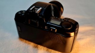 Nikon F-601 AF Cámara Analógica + Lente + Baterías