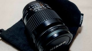 Nikon F-601 AF Cámara Analógica + Lente + Baterías