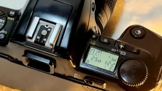 Nikon F-601 AF Cámara Analógica + Lente + Baterías