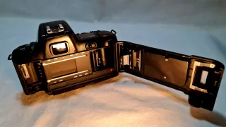 Nikon F-601 AF Cámara Analógica + Lente + Baterías