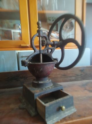 Molinillo de café antiguo Elma