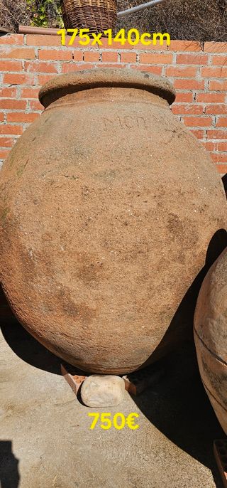 Antiguas tinajas de barro