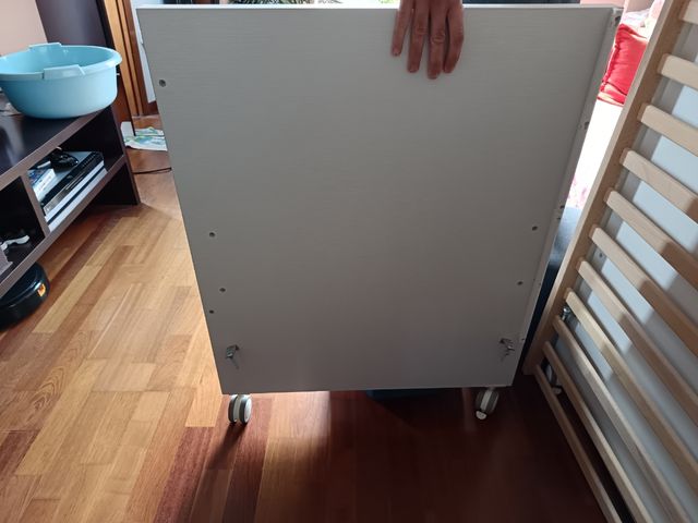 Cuna de madera blanca