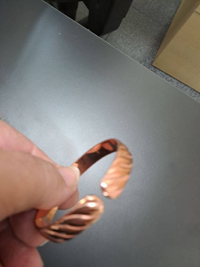 Pulsera ajustable de cobre relieve ondulado Nueva
