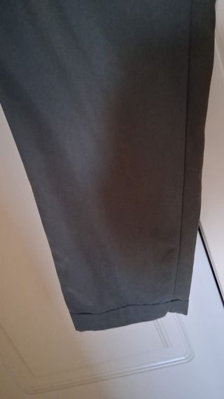 MANGO suit pantalón chino verde agrisado