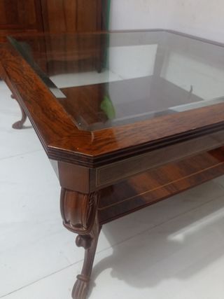 Mesa de centro antigua de madera y cristal