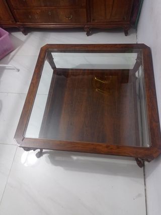 Mesa de centro antigua de madera y cristal