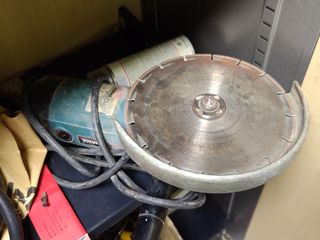 Radial Makita 9049S