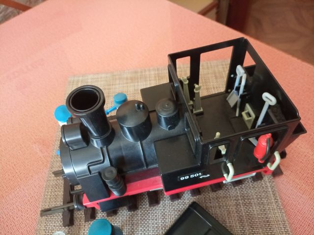 Locomotiva Playmobil con figure e accessori