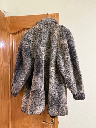 Abrigo de astracán beige y gris