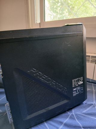 Acer Predator PC Sobremesa Negro/Rojo