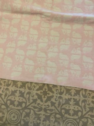 Manta de bebé Fenti rosa y blanca